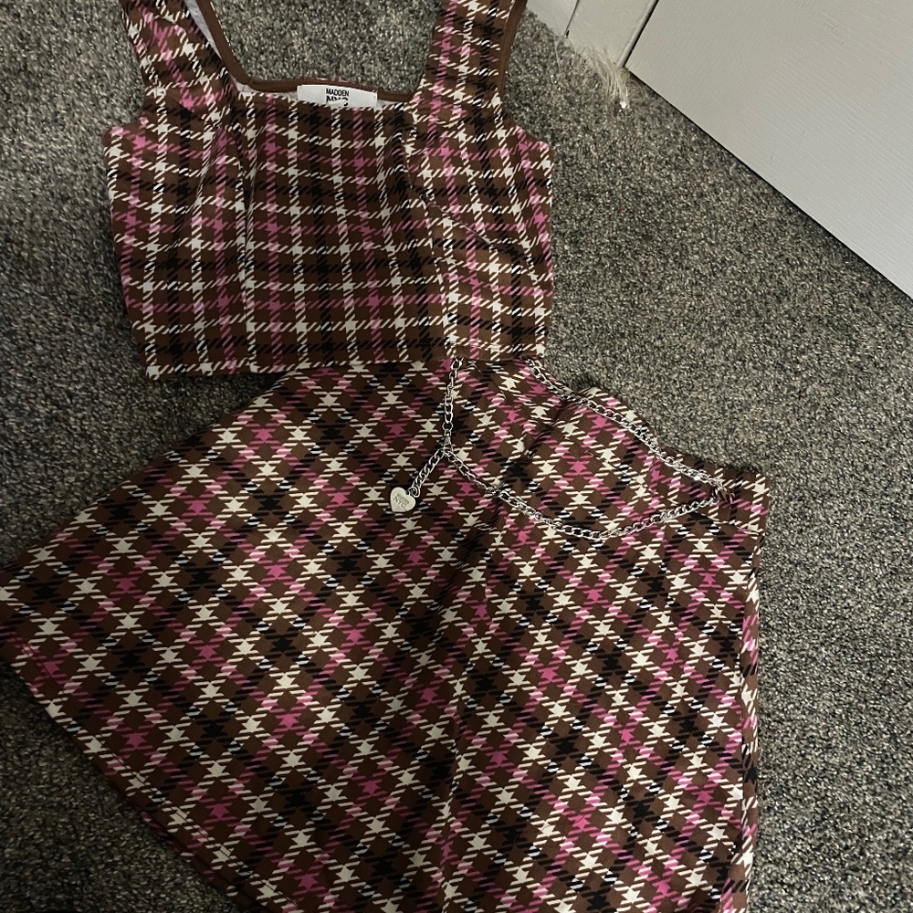 Super cute top and skirt set